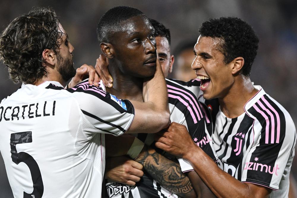 香港金牛连续2天击败CBA球队，将与上海争夺一个出线名额