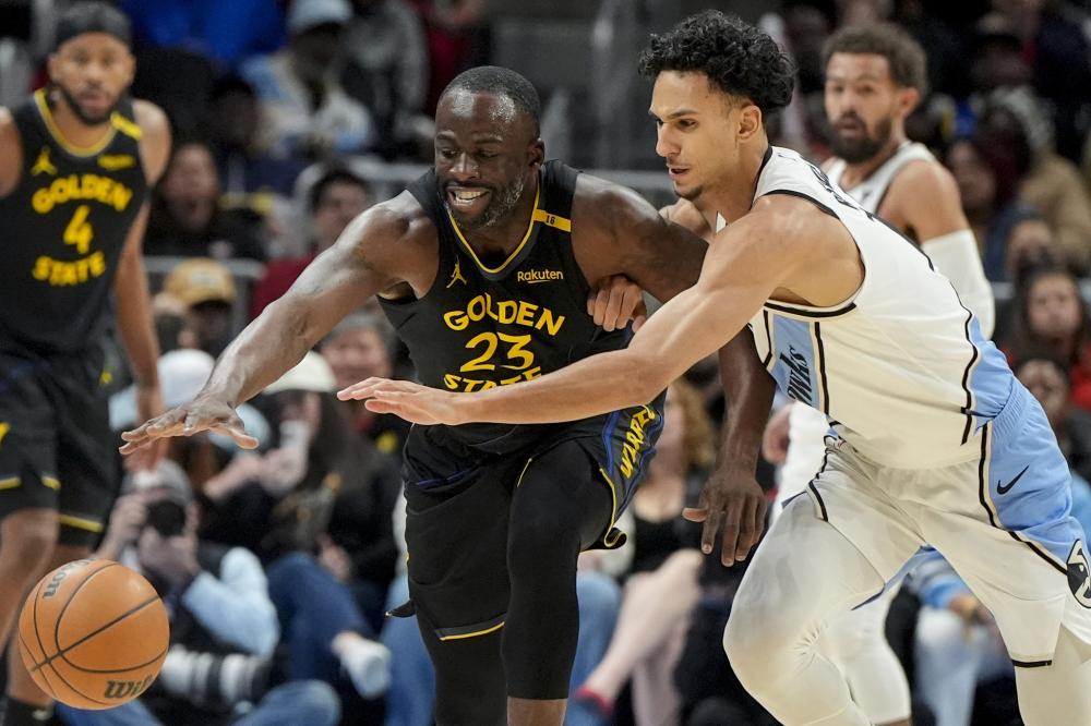 杜兰特关键三分点燃全场